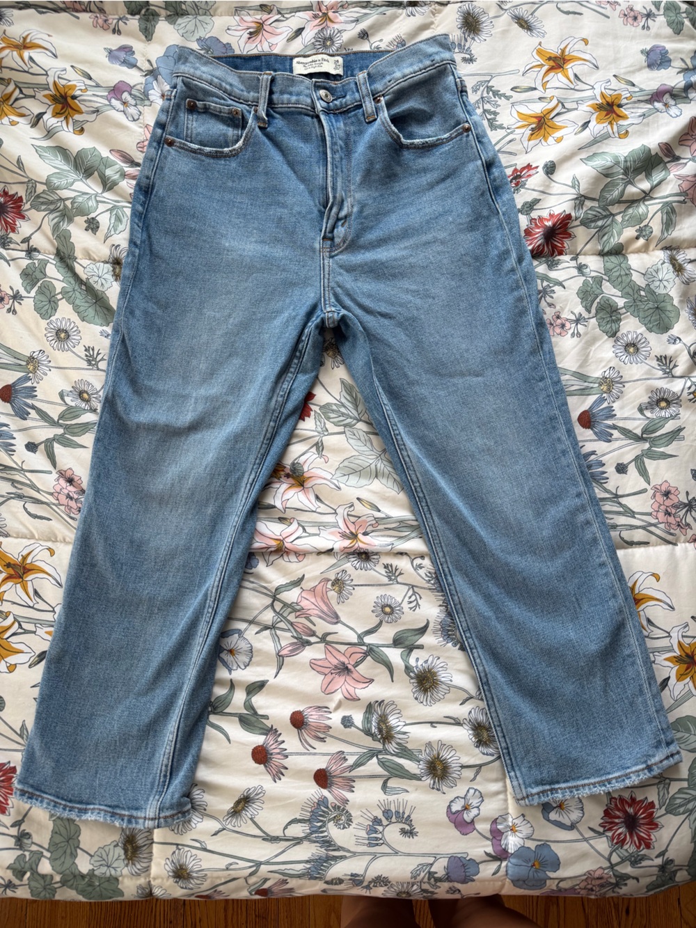 Abercrombie & Fitch Ultra High Rise Ankle Straight Jeans Size 26 Curve Love